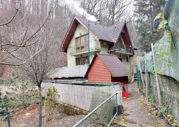 Murovaná chata v rekreačnej oblasti , Moravany nad Váhom - Výtoky