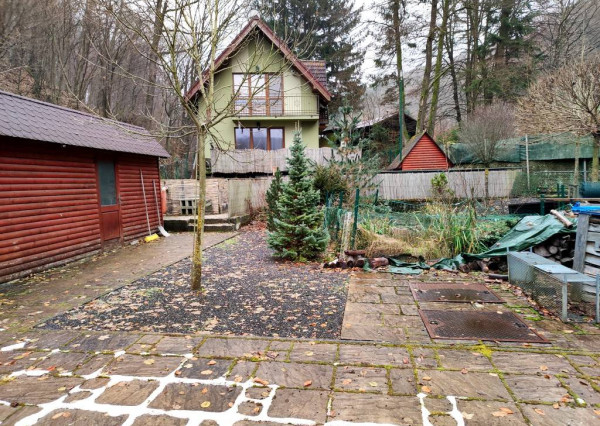 Murovaná chata v rekreačnej oblasti , Moravany nad Váhom - Výtoky