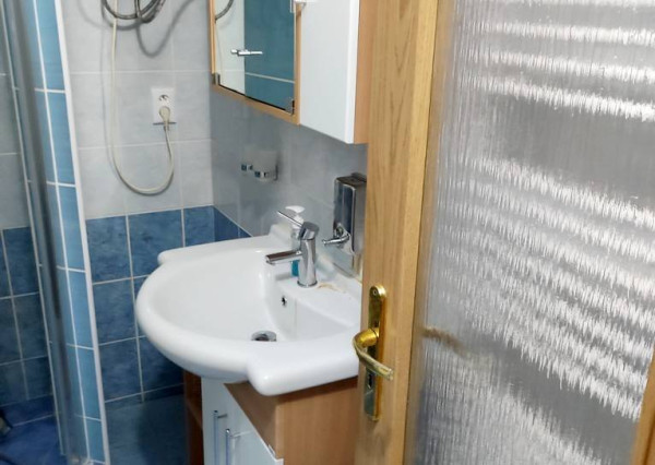 Murovaná chata v rekreačnej oblasti , Moravany nad Váhom - Výtoky