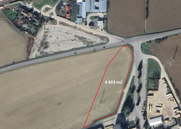 Stavebný pozemok o výmere 8 853 m2 - priemyselná zóna - Trenčianske Bohuslavice, okres Nové Mesto n/V