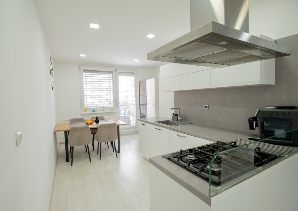 Na predaj 3-izbový byt s balkónom, 75 m², Cintorínska ulica, Šaľa - Veča