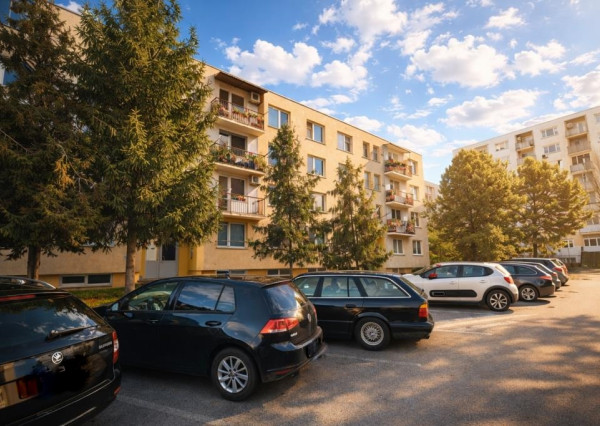 Na predaj 3-izbový byt s balkónom, 75 m², Cintorínska ulica, Šaľa - Veča