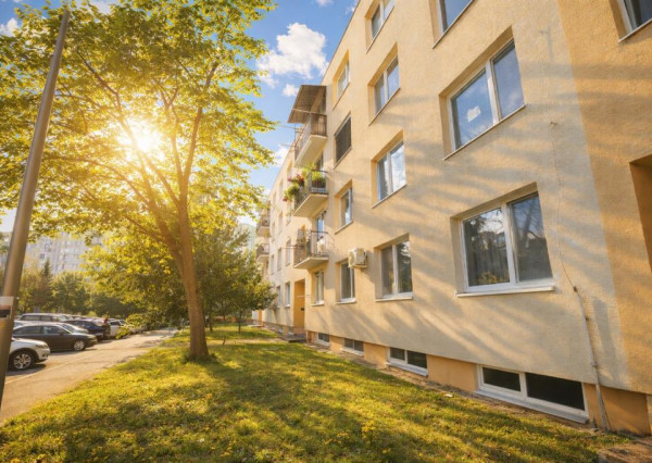 Na predaj 3-izbový byt s balkónom, 75 m², Cintorínska ulica, Šaľa - Veča