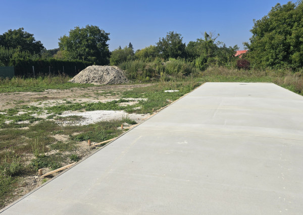 PREDAJ STAVEBNÝ POZEMOK 610 M² BOROVCE /VODA, ELEKTRINA, KANALIZÁCIA/