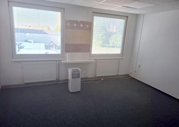 Prenájom kancelárskych priestorov-31m2 a 21m2, Vrbovská Cesta, Piešťany