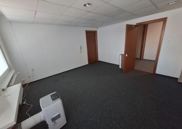 Prenájom kancelárskych priestorov-31m2 a 21m2, Vrbovská Cesta, Piešťany