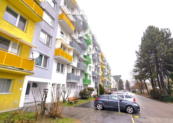 Exkluzívne: Predaj 4 izbový byt Piešťany – Sídlisko Juh, 84 m², balkón, 2. poschodie