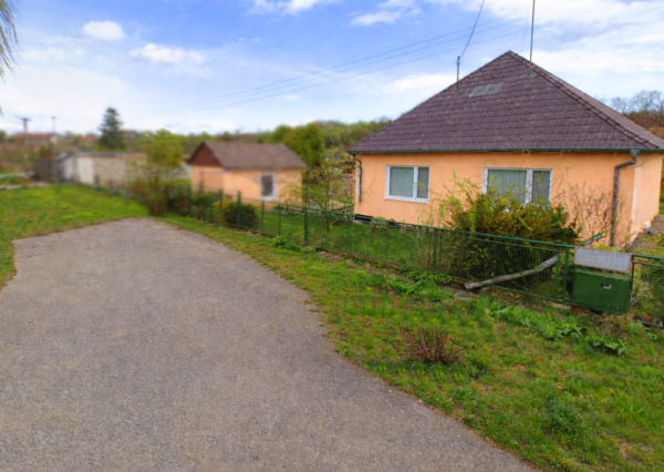 Rodinný dom s 13 árovým pozemkom, Cabaj - Nitra