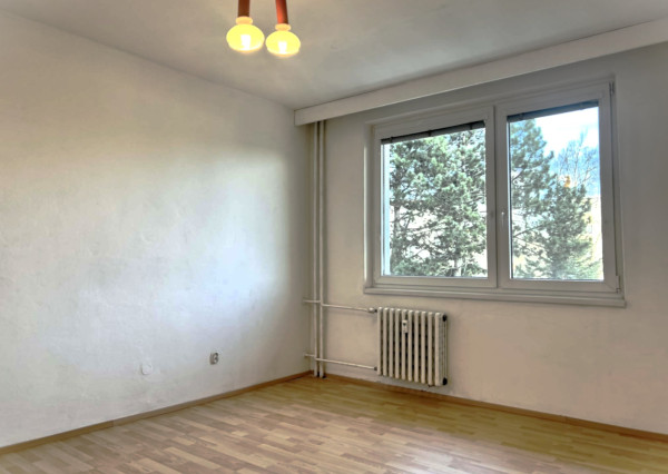 REZERVOVANE! Exkluzívne: Predaj 4 izbový byt Piešťany – Sídlisko Juh, 84 m², balkón, 2. poschodie