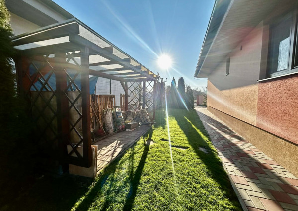 Iba u nás:  Na predaj Zariadený Hotový BUNGALOV, garaz, vysadba v dokoncenej zabyvanej lokalite, pri Piešťanoch (6 km)