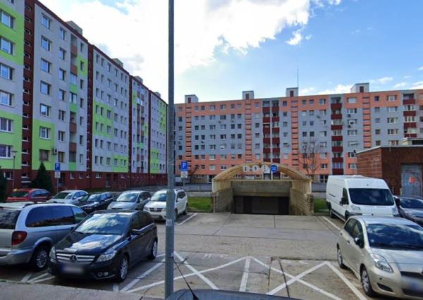 Garáž, 16 m², v podzemnom garážovom dome, Rajecká ul., ihneď voľná