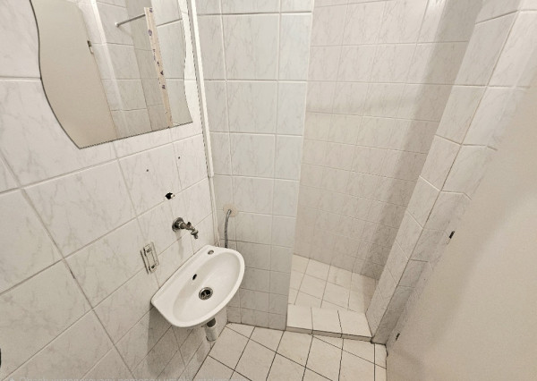 PRENÁJOM OBCHODNÉHO PRIESTORU 120m2/ DUBNIČKA- TRŽNICA