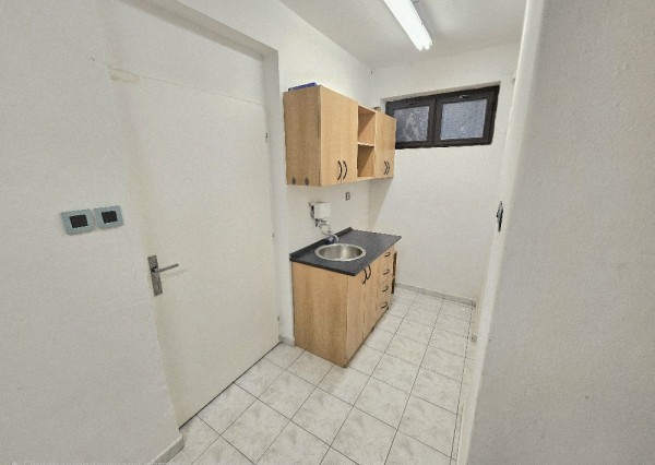 PRENÁJOM OBCHODNÉHO PRIESTORU 120m2/ DUBNIČKA- TRŽNICA