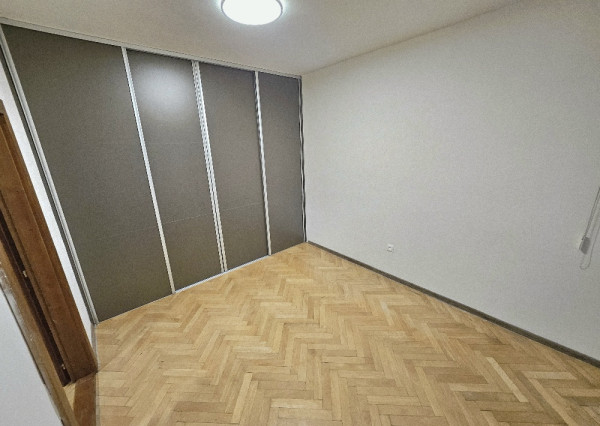 PRENÁJOM Bánovce nad Bebravou/2 IZBOVÝ BYT/CENTRUM/LOGGIA/PIVNICA