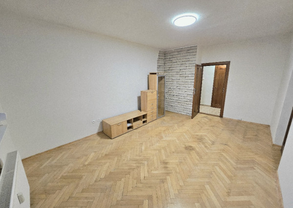 PRENÁJOM Bánovce nad Bebravou/2 IZBOVÝ BYT/CENTRUM/LOGGIA/PIVNICA