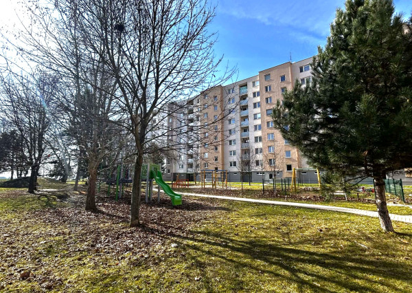 Predaj: slnečný, praktický 1 izbový byt s balkónom a nerušeným výhľadom, Piešťany