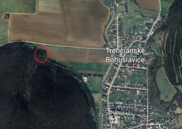 Rekreačný pozemok pri lese 1 139 m2 - možnosť výstavby chatky - Trenčianske Bohuslavice