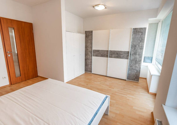 -REZERVOVANÉ-   Luxusný 2-izbový byt + 2 balkóny, 73 m², Hrachová ul. 