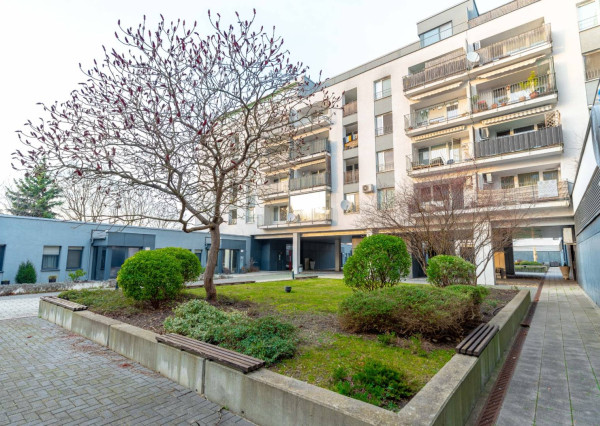 -REZERVOVANÉ-   Luxusný 2-izbový byt + 2 balkóny, 73 m², Hrachová ul. 