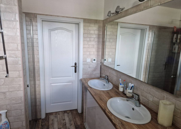 Novostavba - bungalov 100 m2 v obci Košeca, pozemok 800 m2