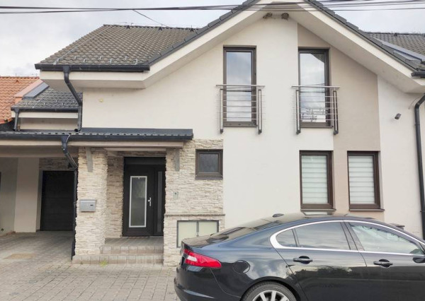 NOVÁ CENA!!! 5 izbový rodinný dom s garážou, Moravany nad Váhom