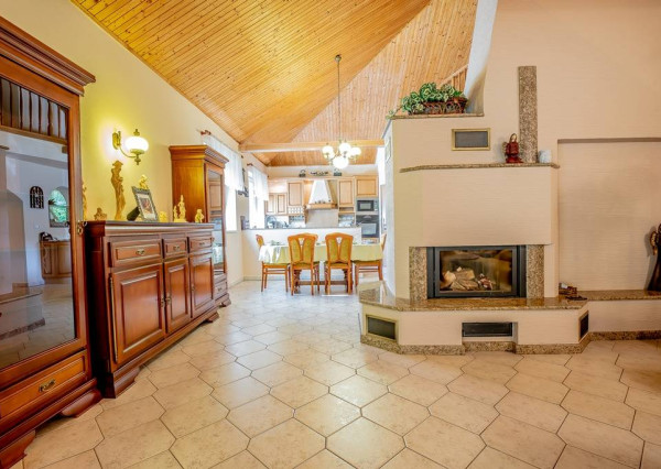 Krásny 7-izbový RD, 328 m² + 1389 m² pozemok, Trebostovo, okres Martin