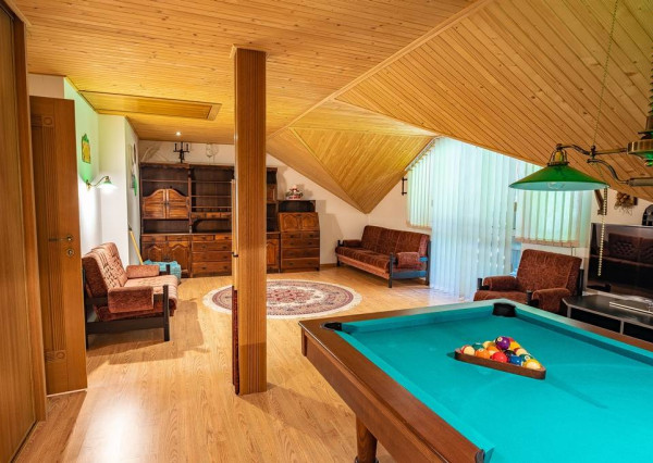 Krásny 7-izbový RD, 328 m² + 1389 m² pozemok, Trebostovo, okres Martin