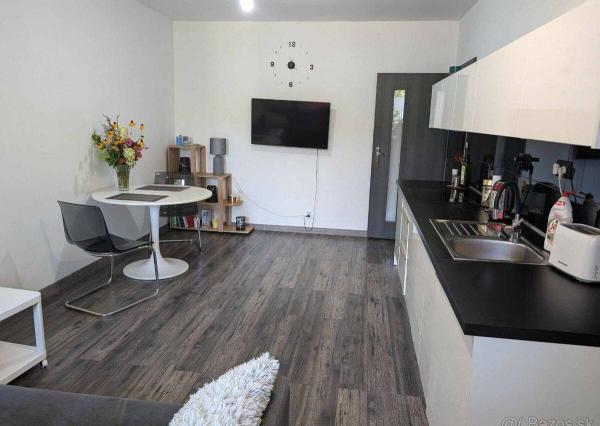 Predaj 3 izbový moderný byt v centre s balkónom