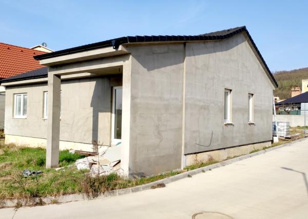 Novostavba rodinného domu-bungalov, Sokolovce