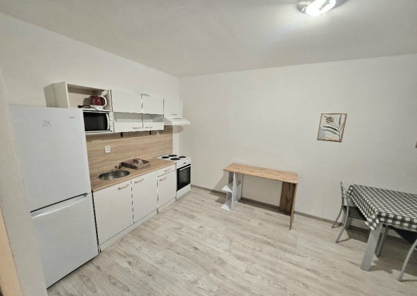 PRENÁJOM Bánovce nad Bebravou/1 IZBOVÝ BYT/CENTRUM/BALKÓN/PIVNICA