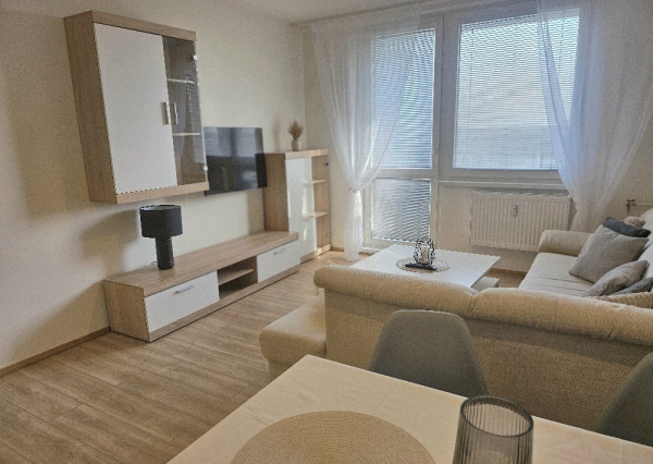 PRENÁJOM Bánovce nad Bebravou/1,5 IZBOVÝ BYT/2x BALKÓN/PIVNICA