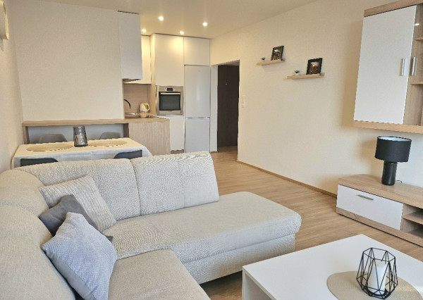 PRENÁJOM Bánovce nad Bebravou/1,5 IZBOVÝ BYT/2x BALKÓN/PIVNICA