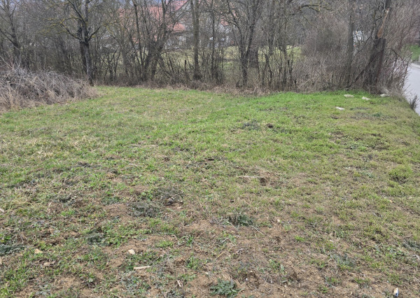 STAVEBNÝ POZEMOK 1334 m2 + VEĽKÁ ZÁHRADA 900 m2 TRENČIANSKE MITICE