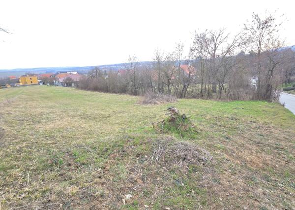 STAVEBNÝ POZEMOK 1334 m2 + VEĽKÁ ZÁHRADA 900 m2 TRENČIANSKE MITICE