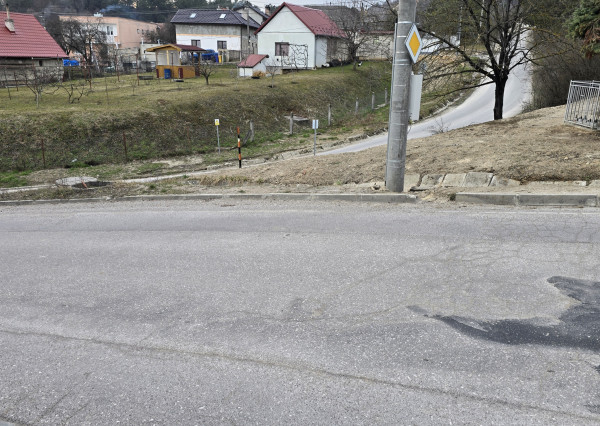 STAVEBNÝ POZEMOK 1334 m2 + VEĽKÁ ZÁHRADA 900 m2 TRENČIANSKE MITICE