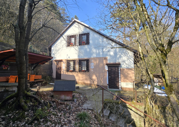 Rekreačný dom – murovaná chata s krbom, kanalizáciou a novou strechou, Dobrá Voda