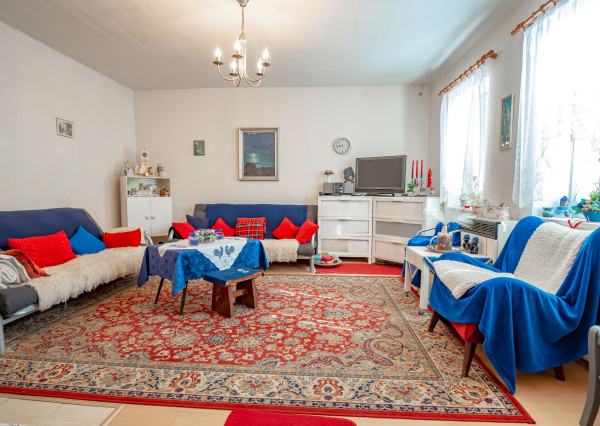 Útulný rodinný dom s garážou a krbom v pokojnej obci Závod – len 45 km od Bratislavy