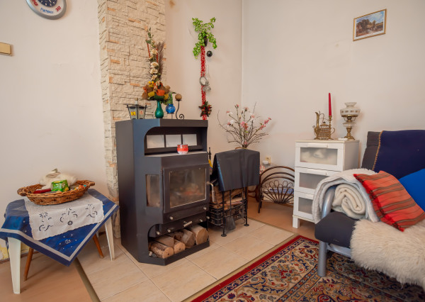 Útulný rodinný dom s garážou a krbom v pokojnej obci Závod – len 45 km od Bratislavy