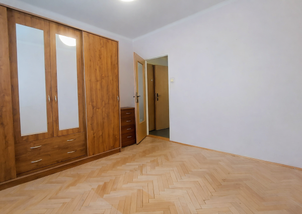 Svetlý 2-izbový byt s balkónom v žiadanej lokalite – Staničná ulica, Piešťany – 49,3 m²