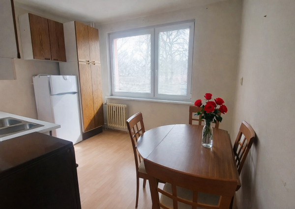 Svetlý 2-izbový byt s balkónom v žiadanej lokalite – Staničná ulica, Piešťany – 49,3 m²