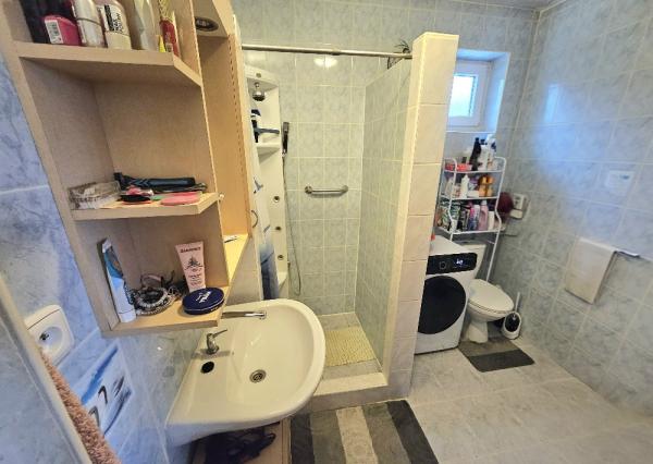 RODINNÝ DOM-HORNÉ OZOROVCE-POZEMOK 566 m2- 3,5 IZBOVÝ/ GARÁŽ