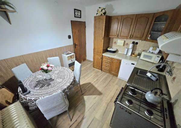 RODINNÝ DOM-HORNÉ OZOROVCE-POZEMOK 566 m2- 3,5 IZBOVÝ/ GARÁŽ