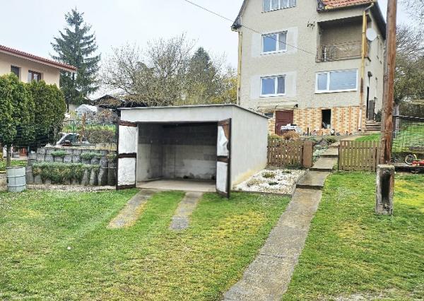 RODINNÝ DOM-HORNÉ OZOROVCE-POZEMOK 566 m2- 3,5 IZBOVÝ/ GARÁŽ