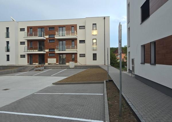 3i BYT 70m² balkón 5m², garáž + parkovacie miesto, novostavba BANKA