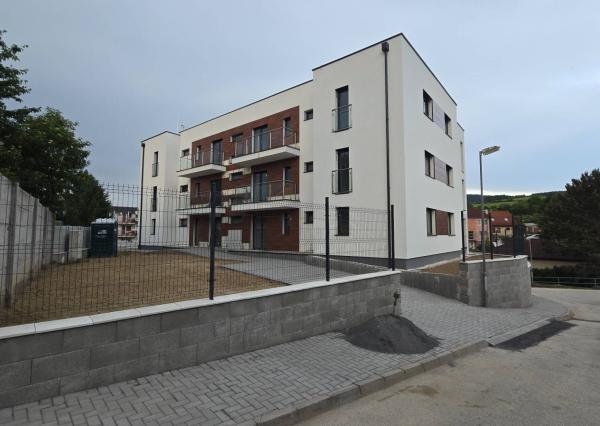 3i BYT 70m² balkón 5m², garáž + parkovacie miesto, novostavba BANKA