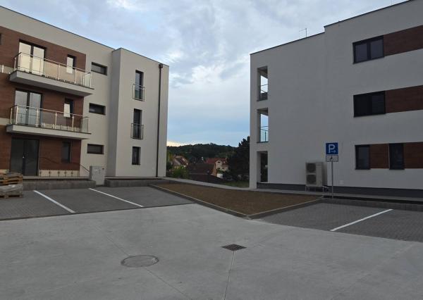 3i BYT 70m² balkón 5m², garáž + parkovacie miesto, novostavba BANKA