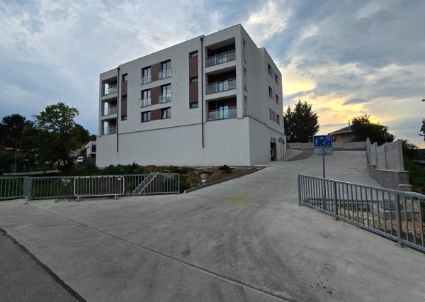 3i BYT 70m² balkón 5m², garáž + parkovacie miesto, novostavba BANKA