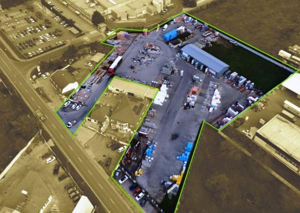 Priemyselný areál 9 000 m2 s montovanou halou 340 m2 - Nové Mesto n/V