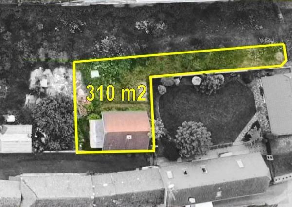 REKREAČNÝ DOMČEK  V CENTRE OBCE OSTROV PRI PIEŠŤANOCH