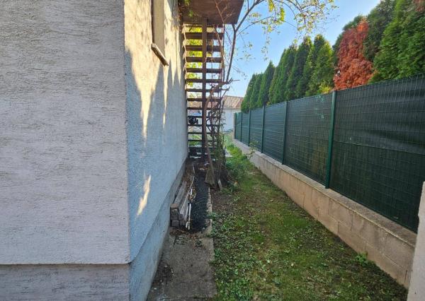 REKREAČNÝ DOMČEK  V CENTRE OBCE OSTROV PRI PIEŠŤANOCH